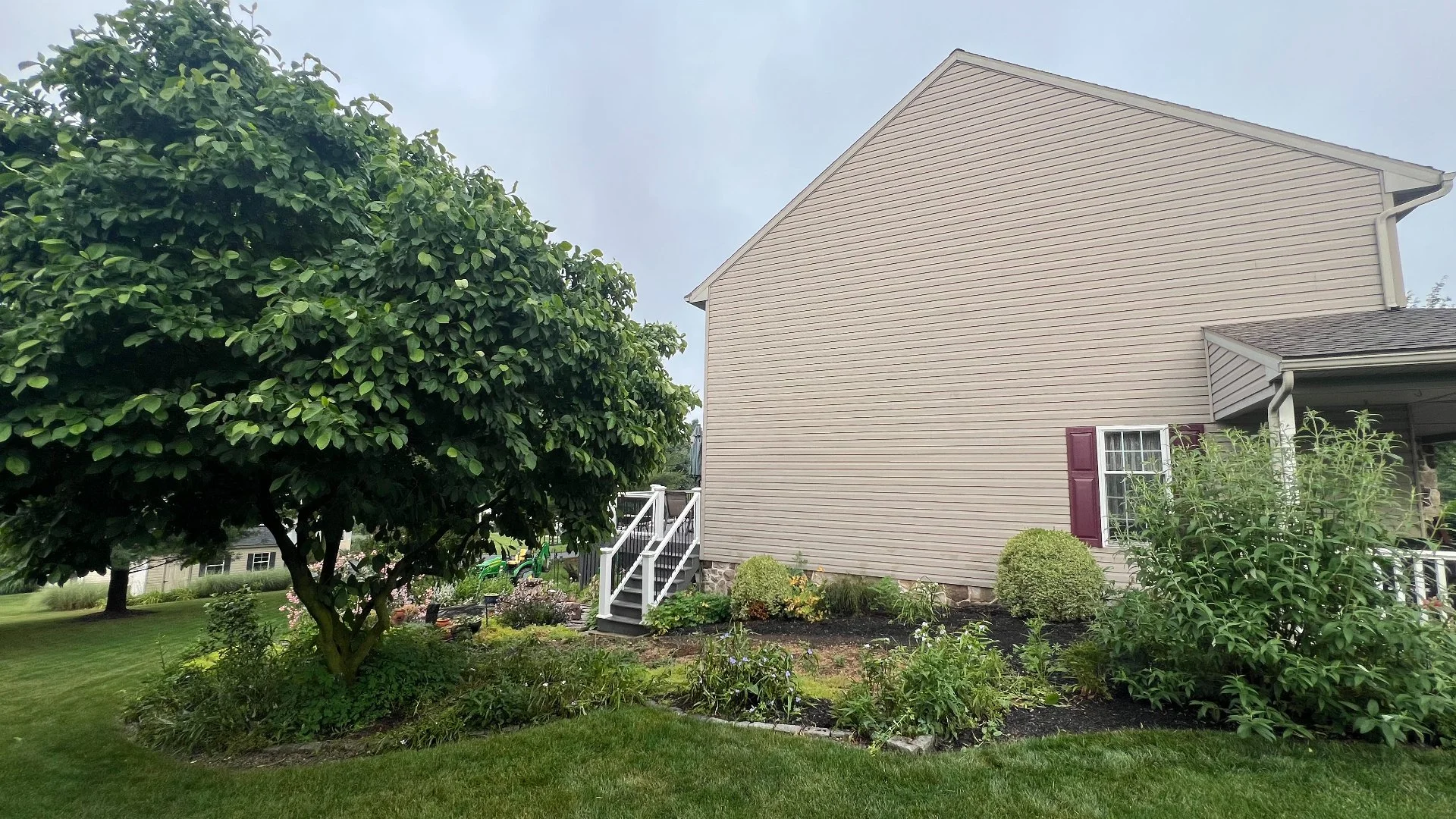 What Services Should a Spring Yard Cleanup in Manheim, PA, Come With?