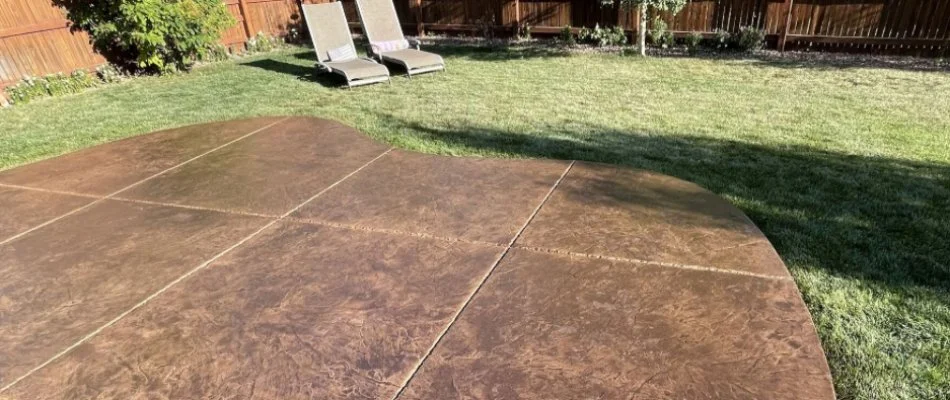 Stone patio and green grass in a backyard in Lititz, PA.